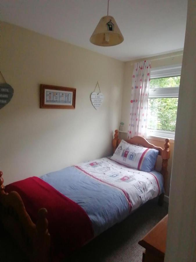 Le Chalet - 2 Bedroom Chalet House Sleeps 3 Pembroke Eksteriør bilde
