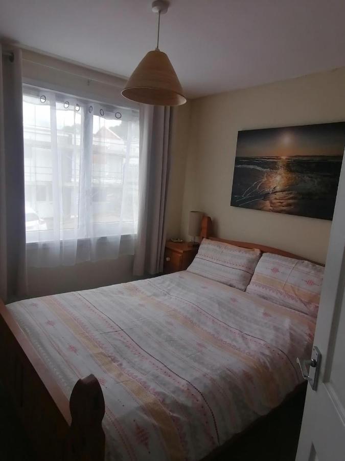 Le Chalet - 2 Bedroom Chalet House Sleeps 3 Pembroke Eksteriør bilde